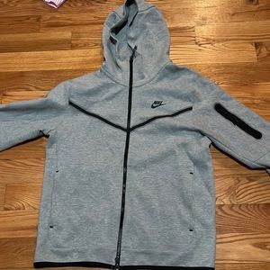 NIKE TECH FLEECE ZIP UP HOODIE- GRAY- SIZE- MEDIUM.